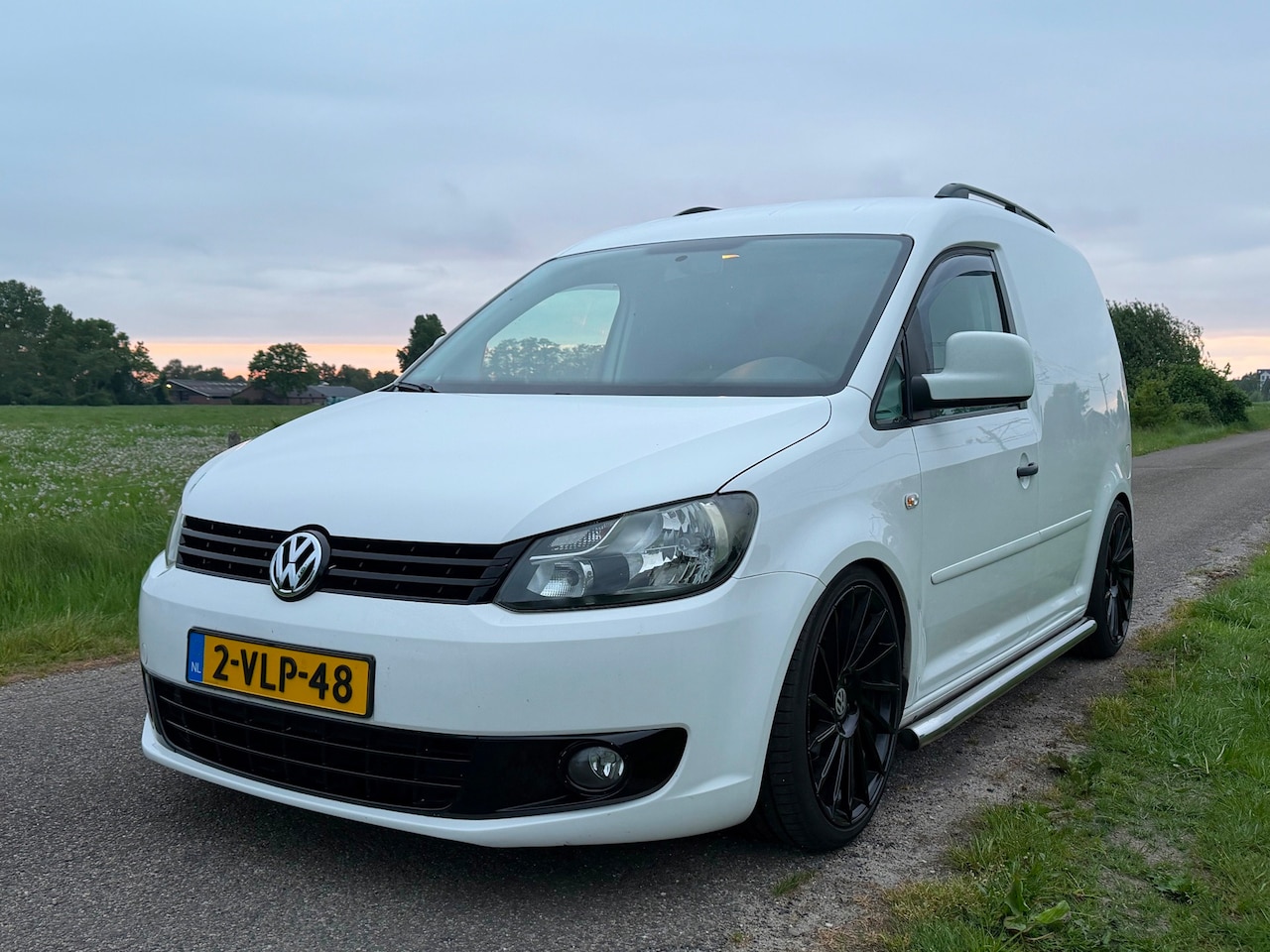 Volkswagen Caddy - 1.6 TDI verlaagd 19 inch - AutoWereld.nl