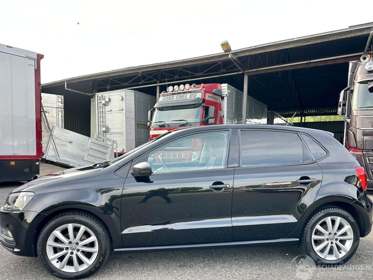 Volkswagen Polo - 1.4 TDI 75pk BlueMotion 5drs - navi - clima - cruise - facelift - bleutooth - pdc v+a - fr - AutoWereld.nl