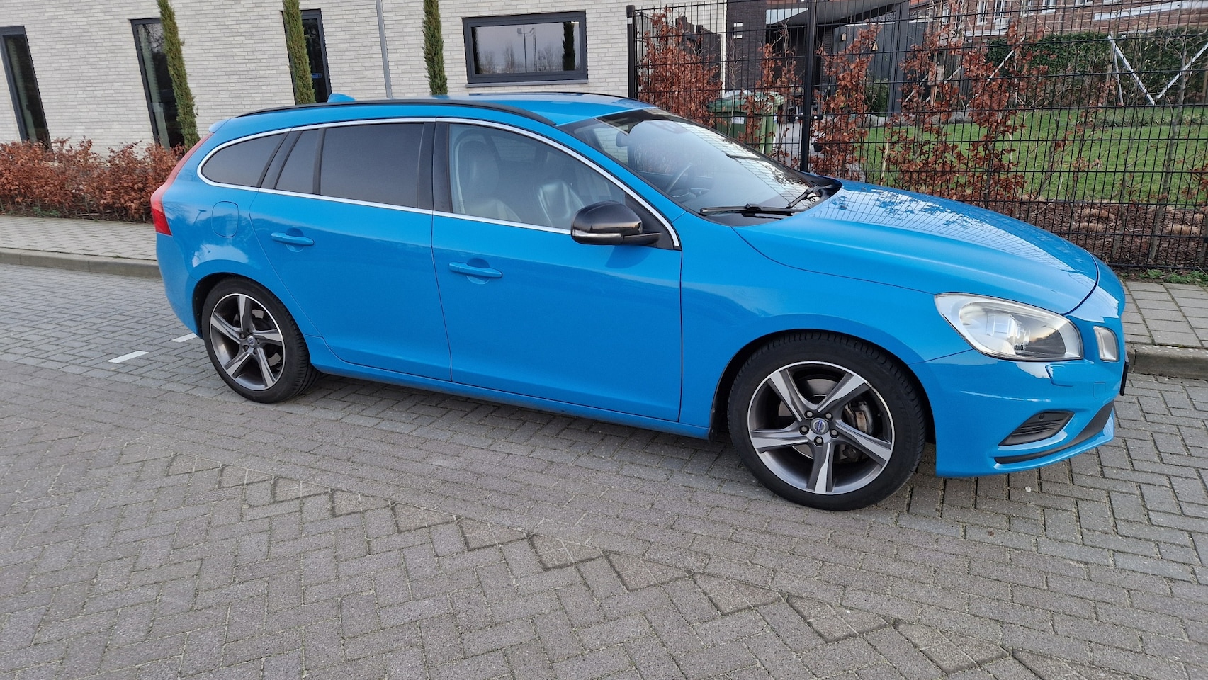 Volvo V60 - 2.4 D5 R-Design - AutoWereld.nl