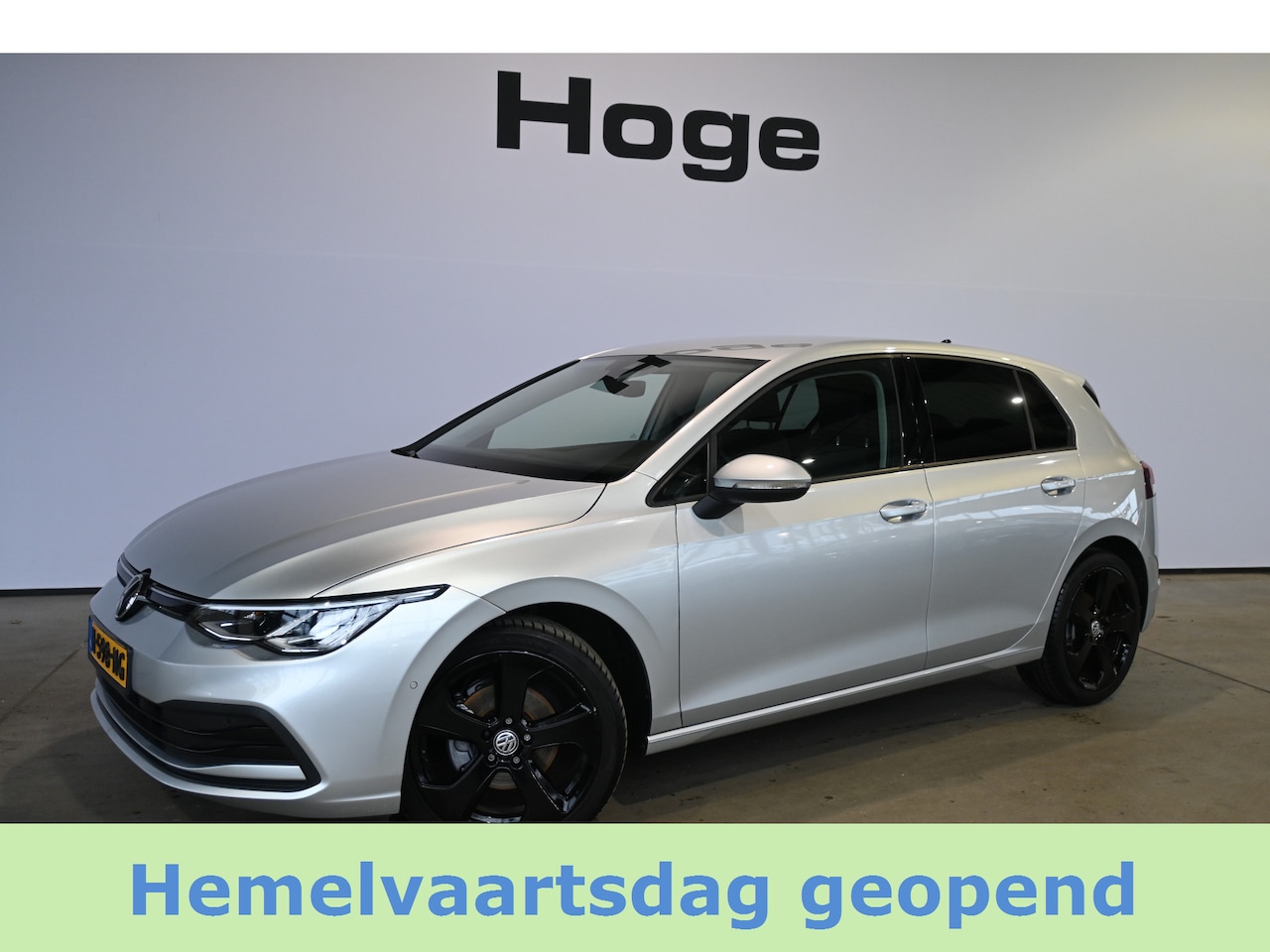 Volkswagen Golf - 1.5 eTSI R-Line Automaat Clima Carplay Cruise Control Rijklaarprijs Inruil Mogelijk! - AutoWereld.nl