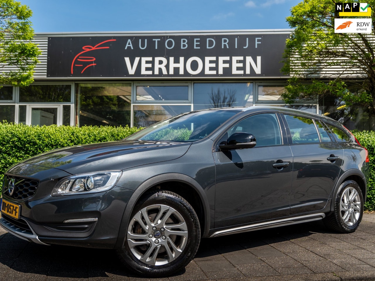 Volvo V60 Cross Country - 2.0 T5 AWD Nordic+ - AUTOMAAT - LEDER - XENON - PARKEERCAMERA - LANE ASSIST - STOELVERWARM - AutoWereld.nl