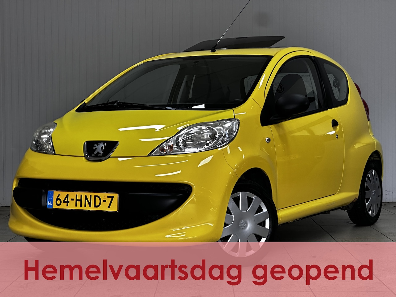Peugeot 107 - 1.0-12V XR/ Schuif-Kantel Dak/ Stuurberk/ Radio-CD+AUX/ Airbags/ Deelbare Achterbank/ Bump - AutoWereld.nl