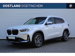 BMW X1 - xDrive30e Automaat / Panoramadak / Achteruitrijcamera / Stuurverwarming / Head-Up / Widesc