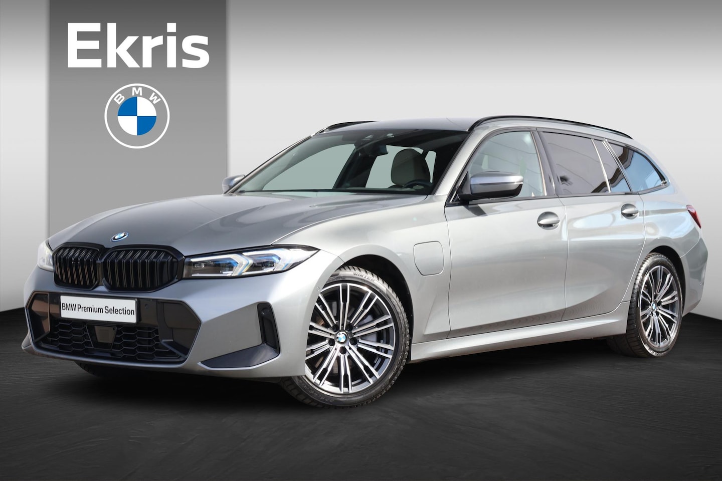 BMW 3-serie Touring - 330e / M-Sport Pakket / Trekhaak / Harman Kardon / Active cruise / Camera / Stuur en Stoel - AutoWereld.nl