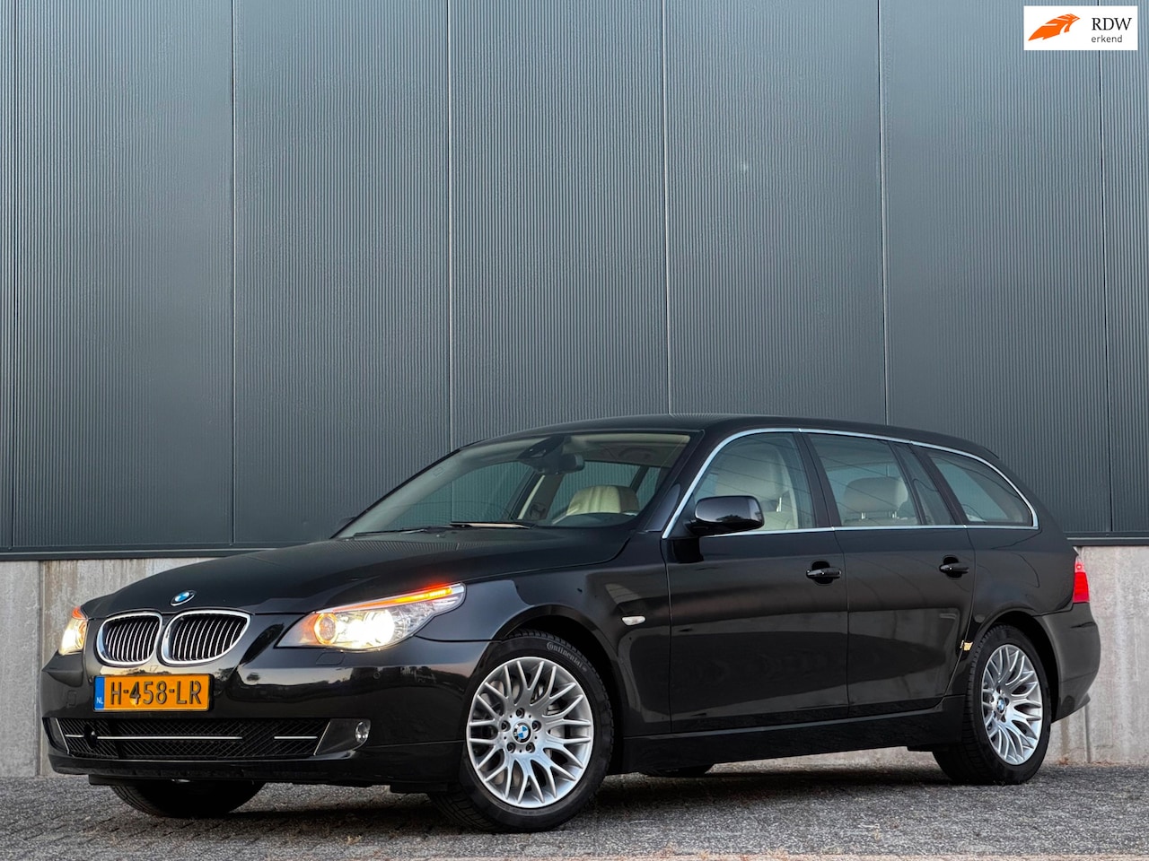 BMW 5-serie Touring - 550i/HEADUP/ACC/XENON/LEDER/SOFTCLOSE/NAVI - AutoWereld.nl