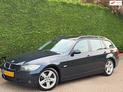 BMW 3-serie Touring - 318i RIJDGOED/AUTOMAAT/PANO/APK 6-27