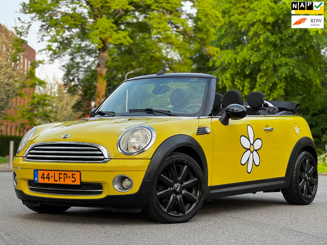 MINI Cabrio - Mini 1.6 Cooper Pepper|APK13-05-2027|AIRCO|PSENSOR|STOELVERW|UITMUNTENDSTAAT - AutoWereld.nl
