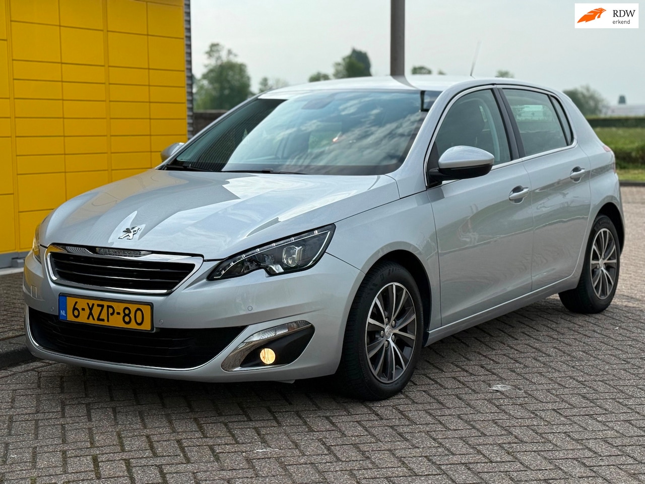 Peugeot 308 - 1.2 PureTech Allure Automaat Xenon Led PDC 68dkm NAP - AutoWereld.nl