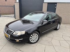 Volkswagen Passat - 1.8 TFSI Comfortline| AUTOMAAT| sterke , stoere sedan met trekhaak en ALL-Season banden
