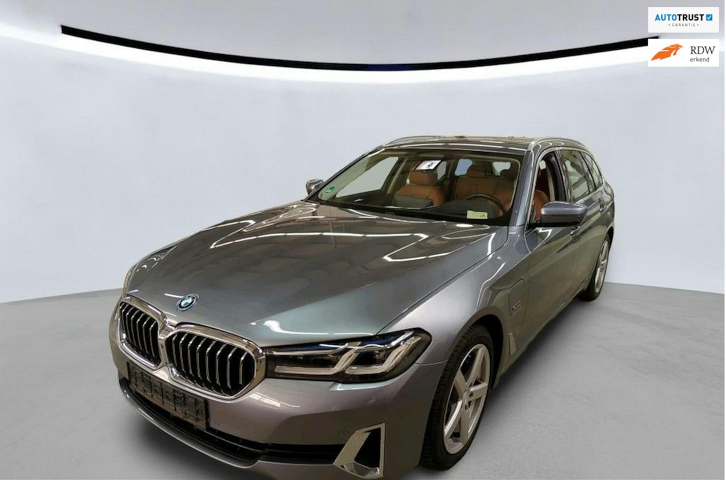 BMW 5-serie Touring - 530e Luxury Line – Panodak – Laserlight – El. Trekhaak – All-in - AutoWereld.nl