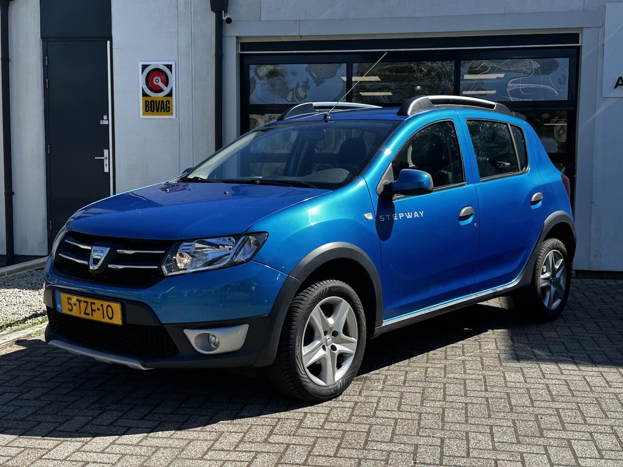 Dacia Sandero Stepway - 0.9 TCe Lauréate 4S banden | Airco | Navi | Cruise ! - AutoWereld.nl