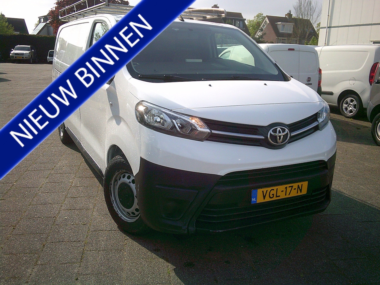 Toyota PROACE Long Worker - 2.0 D-4D Cool Comfort VOORZIEN VAN DUBB, ZIJSCHUIFDEUR+AIRCO !! - AutoWereld.nl