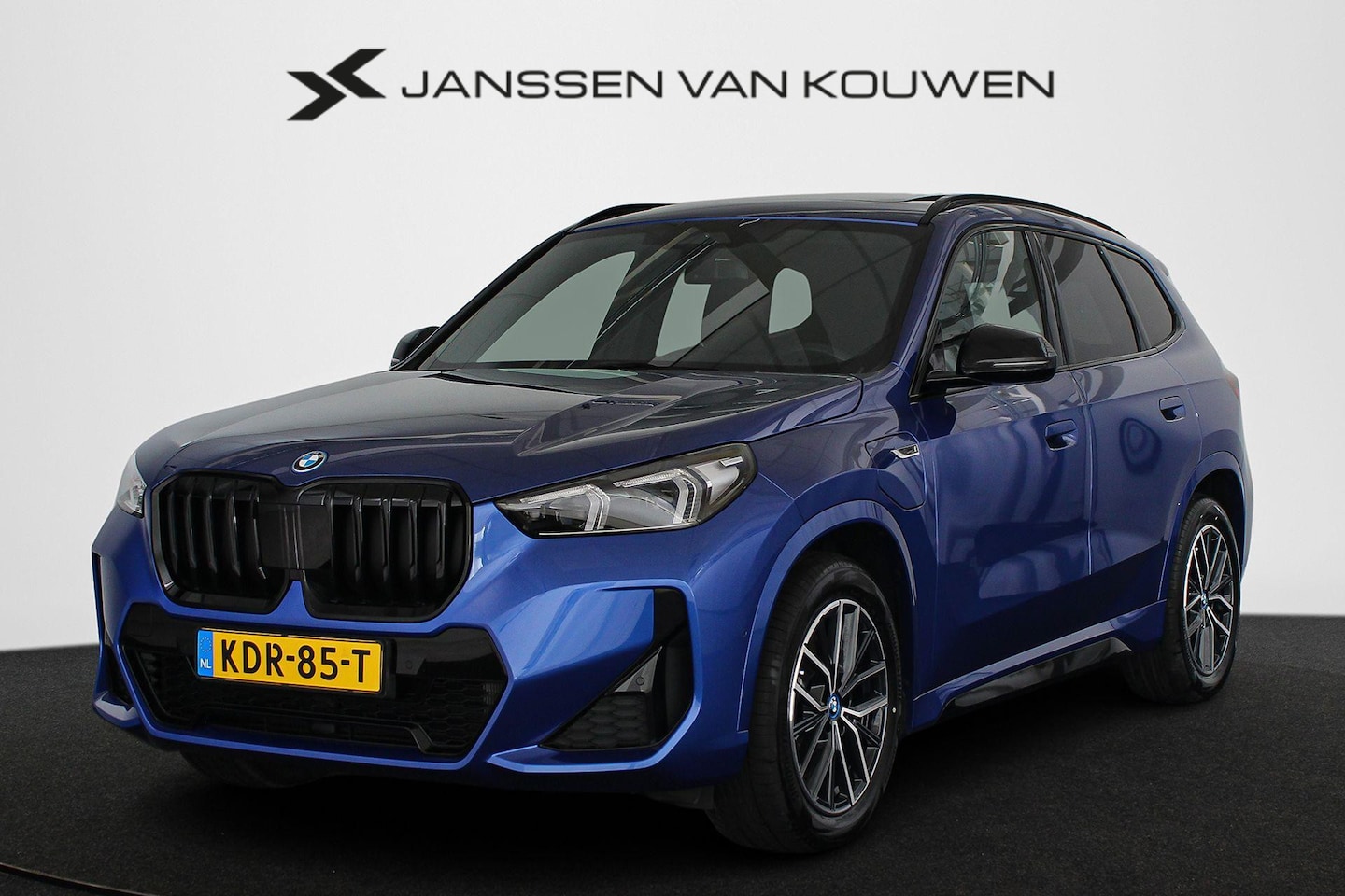 BMW X1 - xDrive30e M Sport Panoramadak Keyless Harman Kardon - AutoWereld.nl