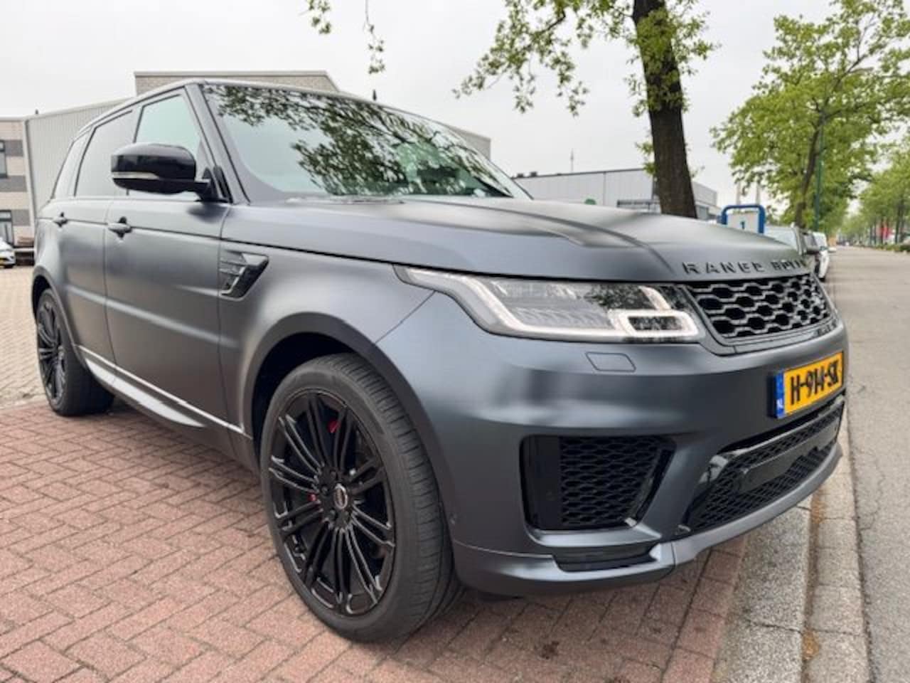 Land Rover Range Rover Sport - 2.0 P400e HSE Dynamic SVO Mat Grey Airco/ECC,Leder,Navi,Pano Geheel dealeronderhouden - AutoWereld.nl