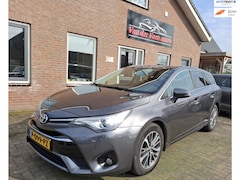 Toyota Avensis Touring Sports - 1.8 VVT-i Dynamic. Zeer netjes O.a. navi, camera, cruise, stoelverwarming. Boekjes aanwezi