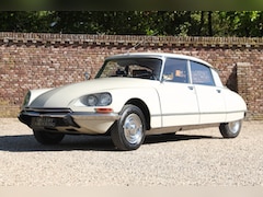 Citroën DS - DS20 Pallas "Beige Albatros" You would buy the Pallas just for the history file alone, Fil