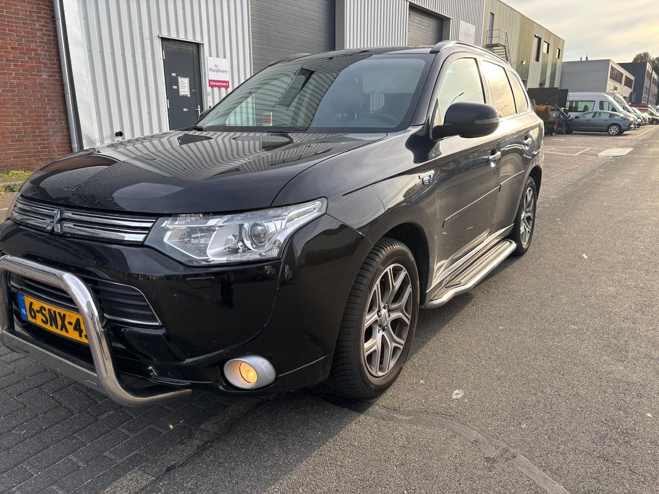 Mitsubishi Outlander - 2.0 PHEV Instyle+ | Export | handelaren | Climate - AutoWereld.nl