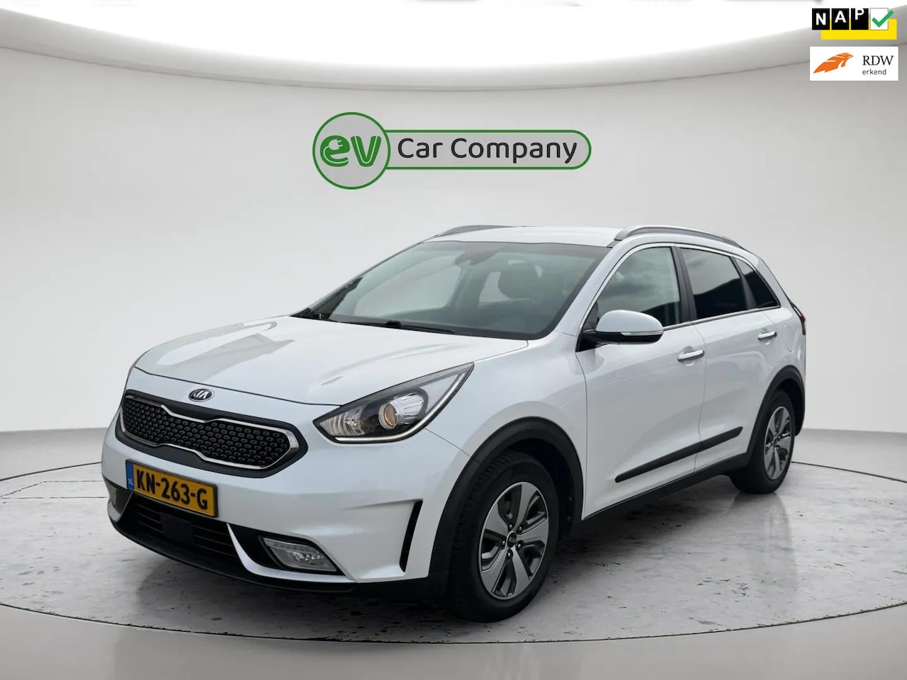 Kia Niro - 1.6 GDi Hybrid ExecutiveLine | Camera | Stoel- en stuurverwarming | CarPlay | Dealer onder - AutoWereld.nl