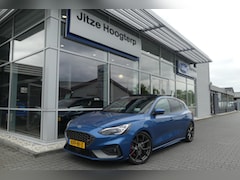 Ford Focus - 2.3 EcoBoost ST-3 PERFORMANCE PACK, H&R, PANO, HUD, WINTER PACK, ADAPT. CRUISE, CLIMA, NAV