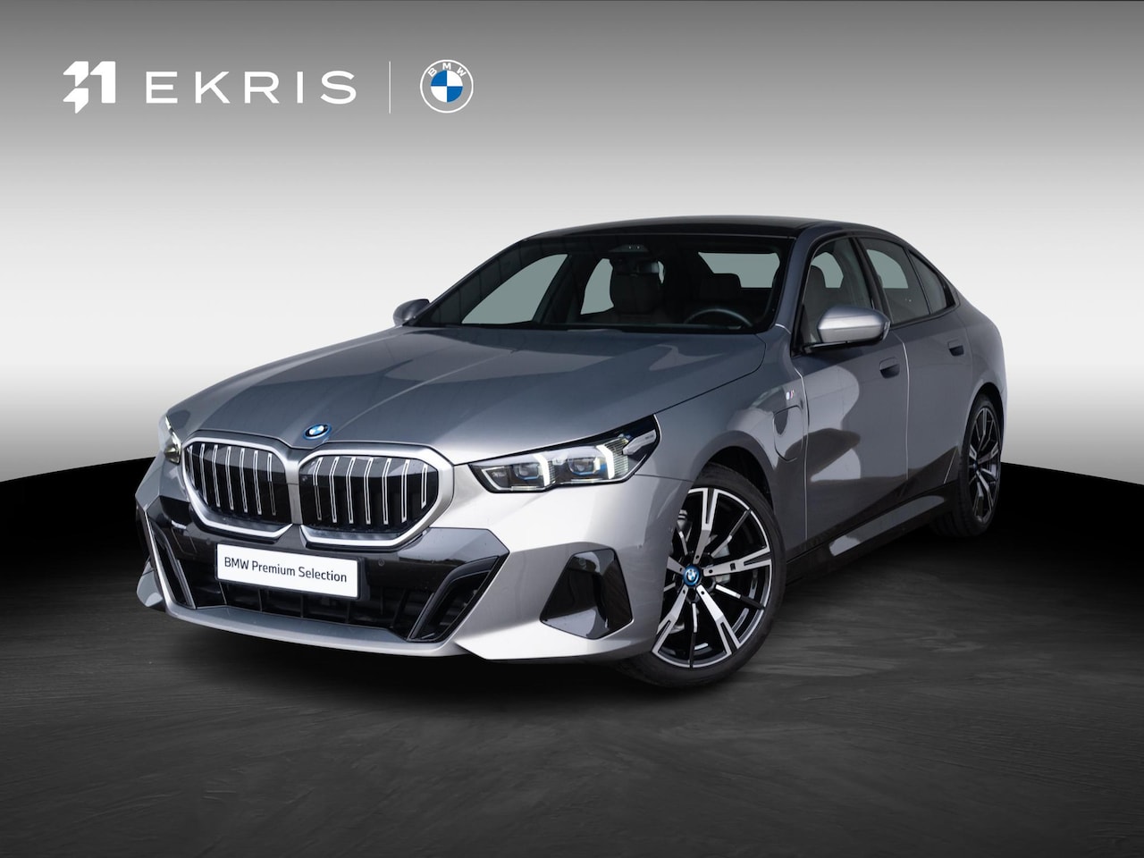BMW 5-serie - Sedan 530e | M Sportpakket | Glazen Panoramadak | Stuur- en stoelverwarming | Trekhaak Ele - AutoWereld.nl