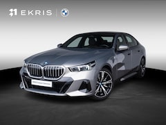 BMW 5-serie - Sedan 530e | M Sportpakket | Glazen Panoramadak | Stuur- en stoelverwarming | Trekhaak Ele