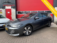 Volkswagen Passat Variant - 1.5 eTSI Business NL-AUTO / TREKHAAK / FULL LED / SFEER / KEYLESS / CAMERA / STOELVERW / S