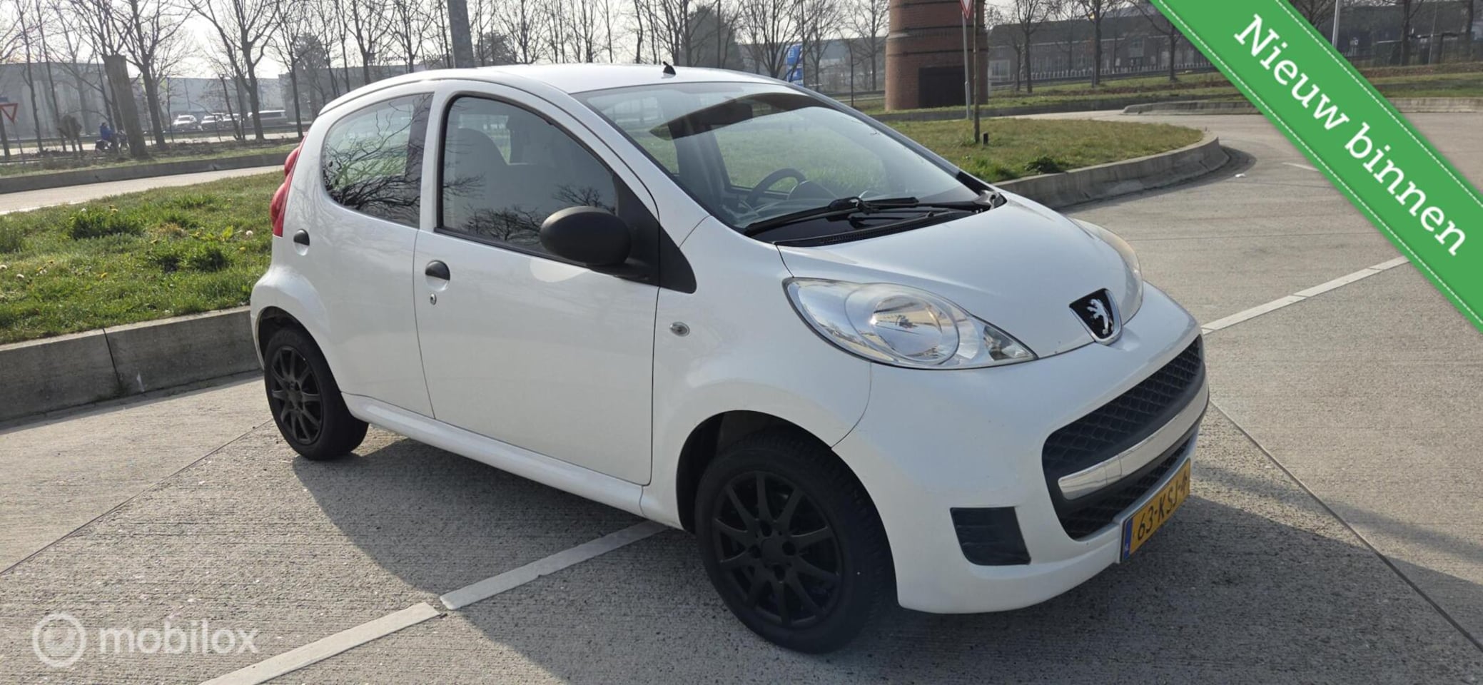 Peugeot 107 - 1.0-12V 5 deurts/lm-velgen/audio/etc - AutoWereld.nl