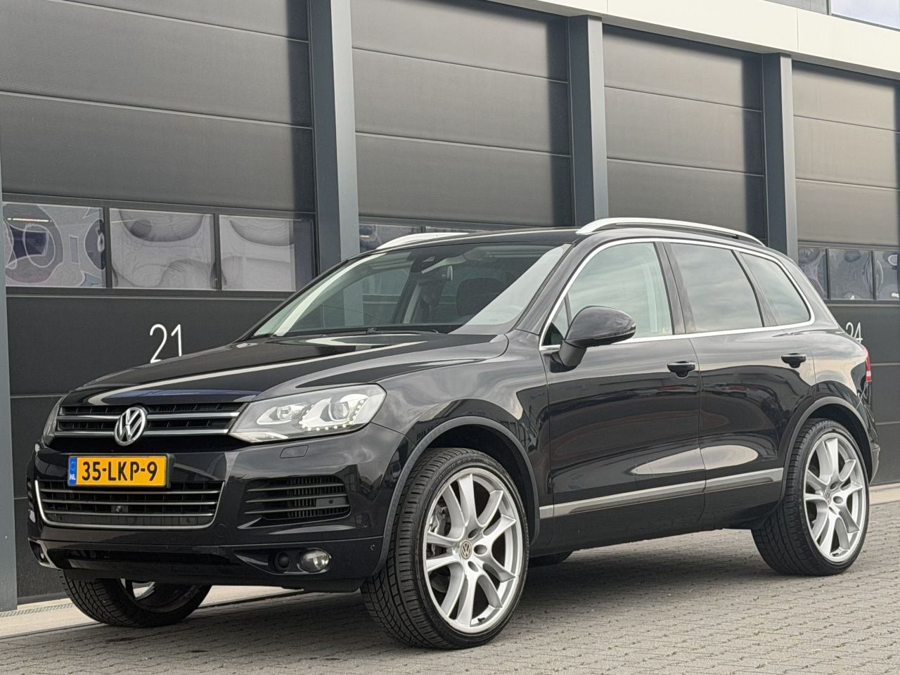 Volkswagen Touareg - 3.0 TDI Xenon Leer Camera PDC - AutoWereld.nl