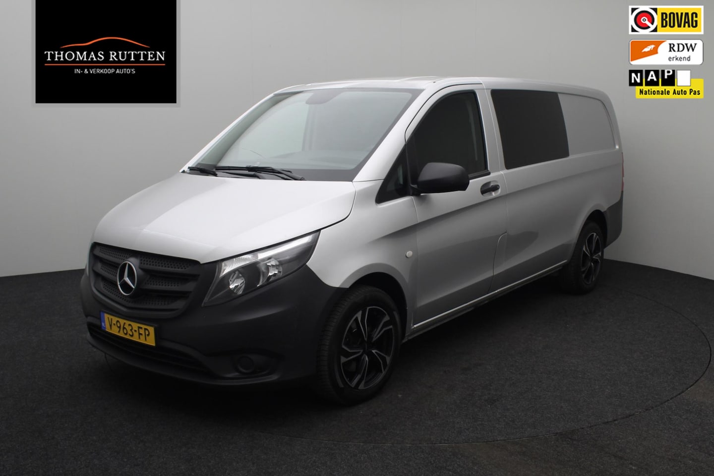 Mercedes-Benz Vito - 111 CDI Lang Dubbel Cabine 2017 | Achteruitrij Camera | Trekhaak | Carplay | Isofix | Carp - AutoWereld.nl