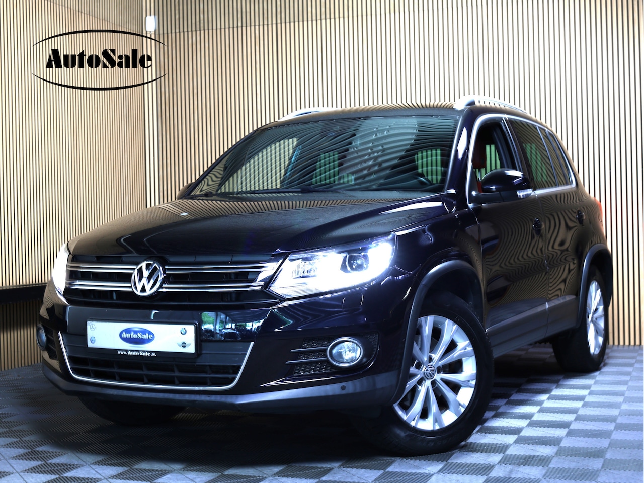 Volkswagen Tiguan - 1.4 TSI R-Line Edition DSG DYNAUDIO NAVI ELEK STOEL "15 - AutoWereld.nl
