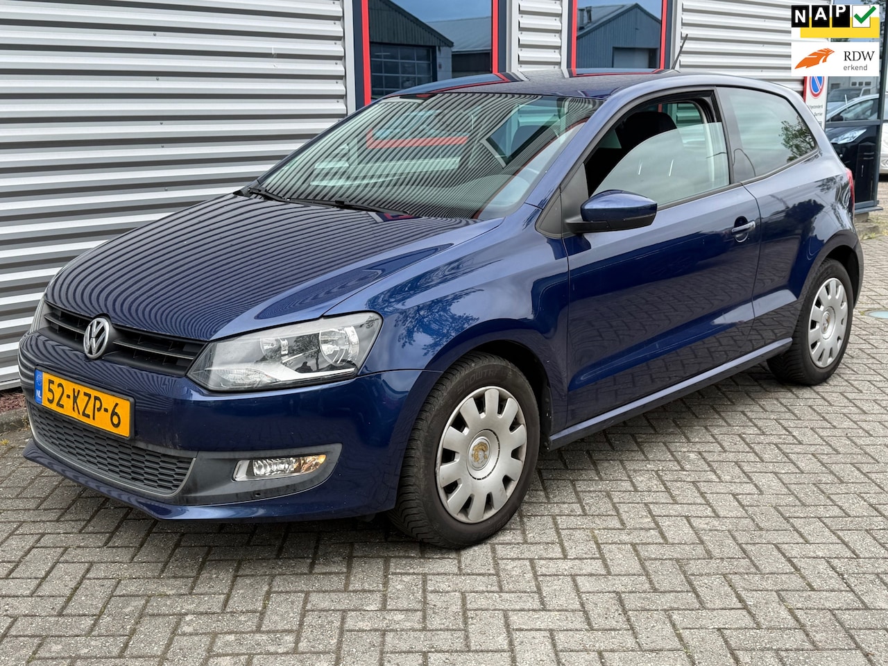 VOLKSWAGEN POLO