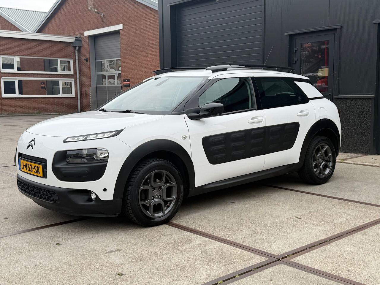 Citroën C4 Cactus - 1.2 PureTech Shine Automaat Cruise Navi PDC - AutoWereld.nl