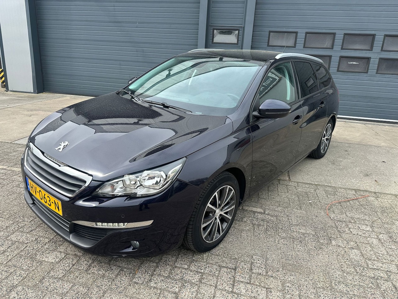 Peugeot 308 SW - 1.6 BlueHDI Blue Lease Executive Pano - AutoWereld.nl