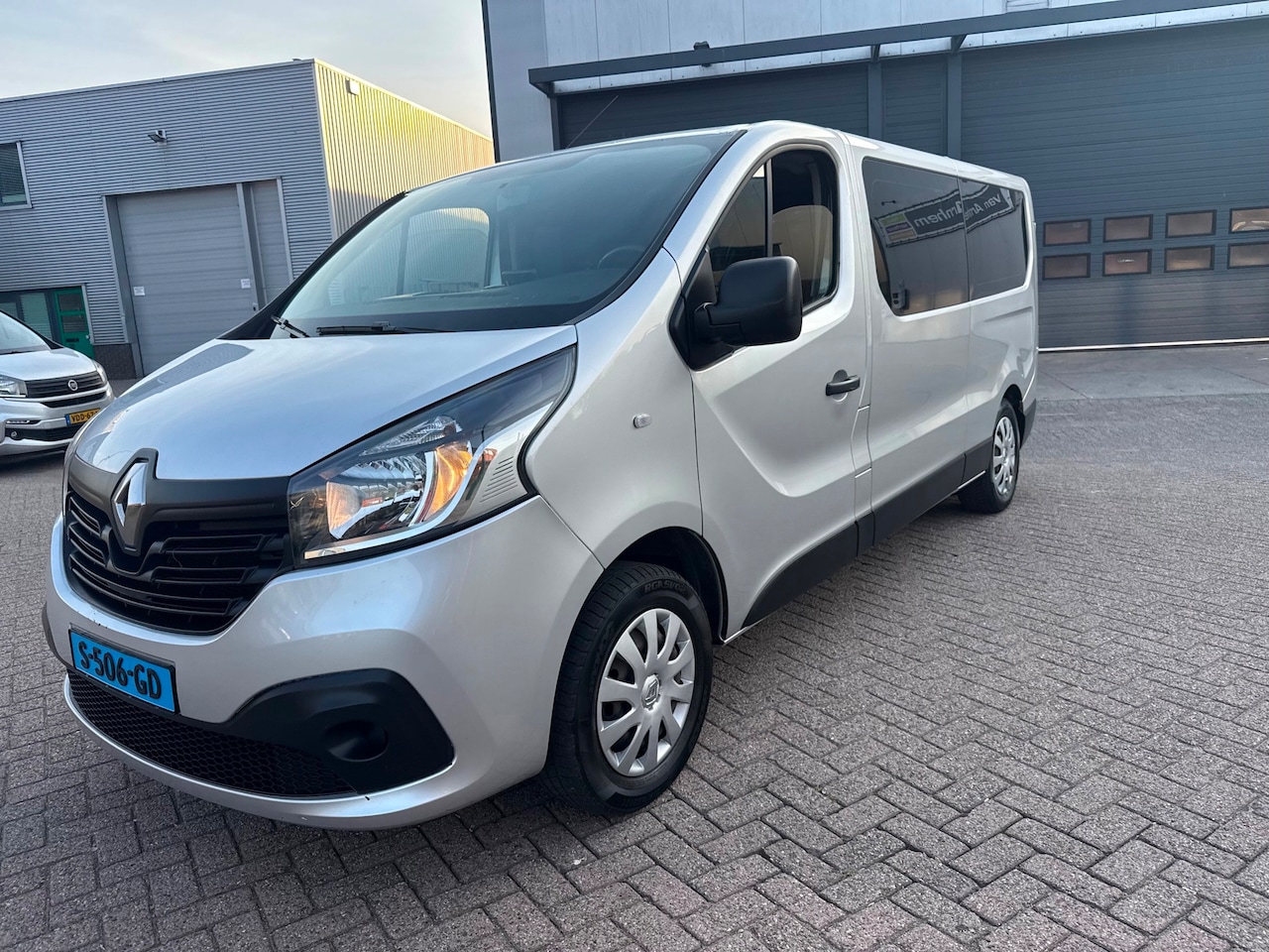 Renault Trafic Passenger - 1.6 dCi Grand Expression Energy 1.6 dCi Grand Expression Energy Euro 6 - AutoWereld.nl
