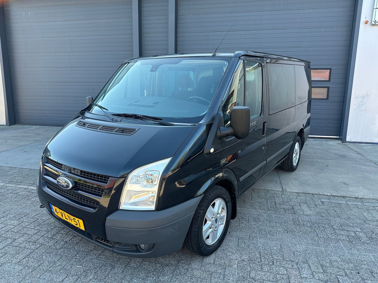 Ford Transit - 260S 2.2 TDCI SHD DC 260S 2.2 TDCI SHD DC - AutoWereld.nl