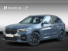BMW X1 - sDrive20i M Sportpakket 19'' / Panoramadak / Head-Up Display / Trekhaak