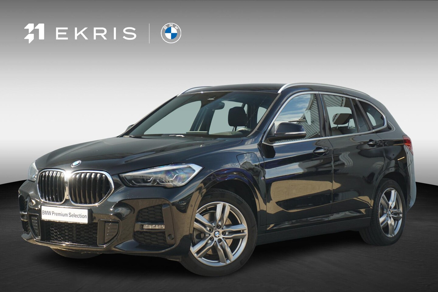 BMW X1 - xDrive25e High Executive M Sportpakket 18'' / Head-Up Display / Stoel & Stuurverwarming / - AutoWereld.nl
