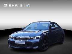 BMW 3-serie - Sedan 318i M Sportpakket | Comfort Pack | Elektrisch bediend glazen schuif-/kanteldak | Ac
