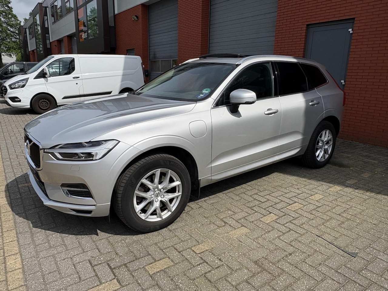 Volvo XC60 - 2.0 T8 Twin Engine AWD Momentum Pro 2.0 T8 Twin Engine AWD Momentum Pro - AutoWereld.nl