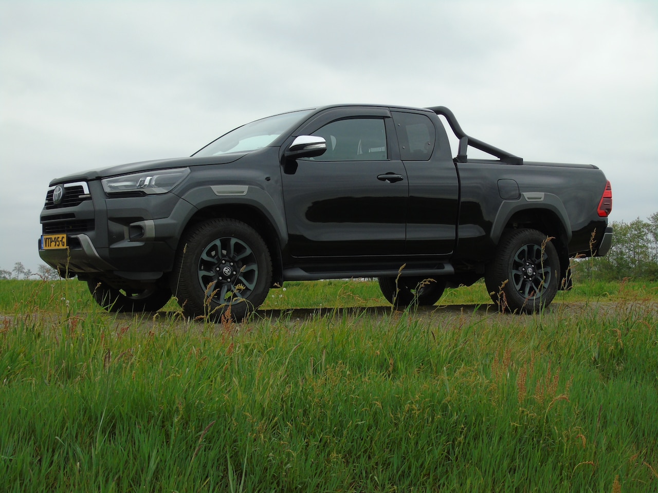 Toyota HiLux - 2.8 D-4D Xtra Cab Invincible - AutoWereld.nl