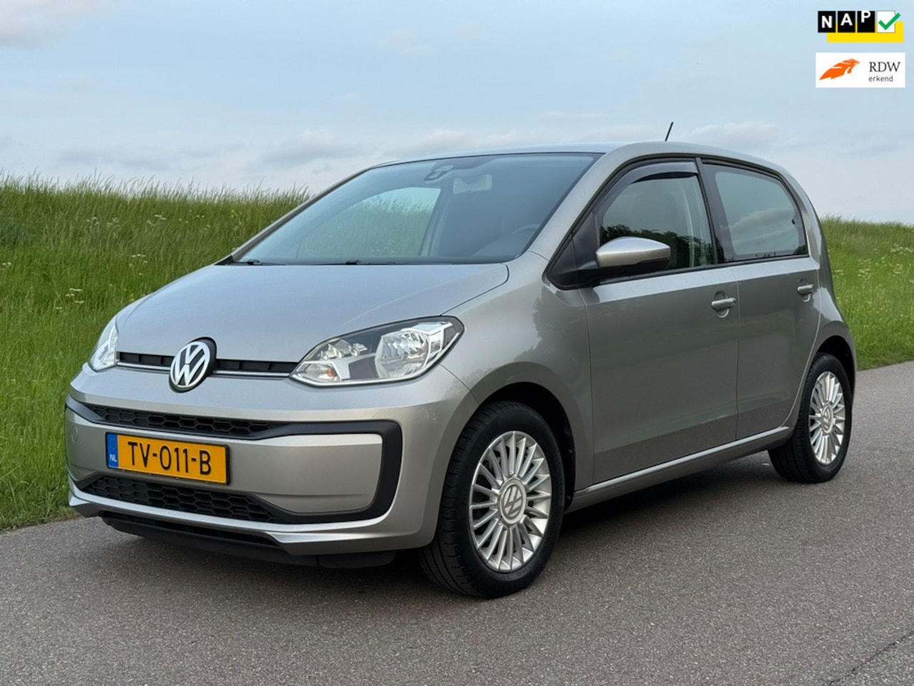 Volkswagen Up! - 1.0 BMT move up! | Airco | Origineel NL | DAB | BT | LM-velgen - AutoWereld.nl