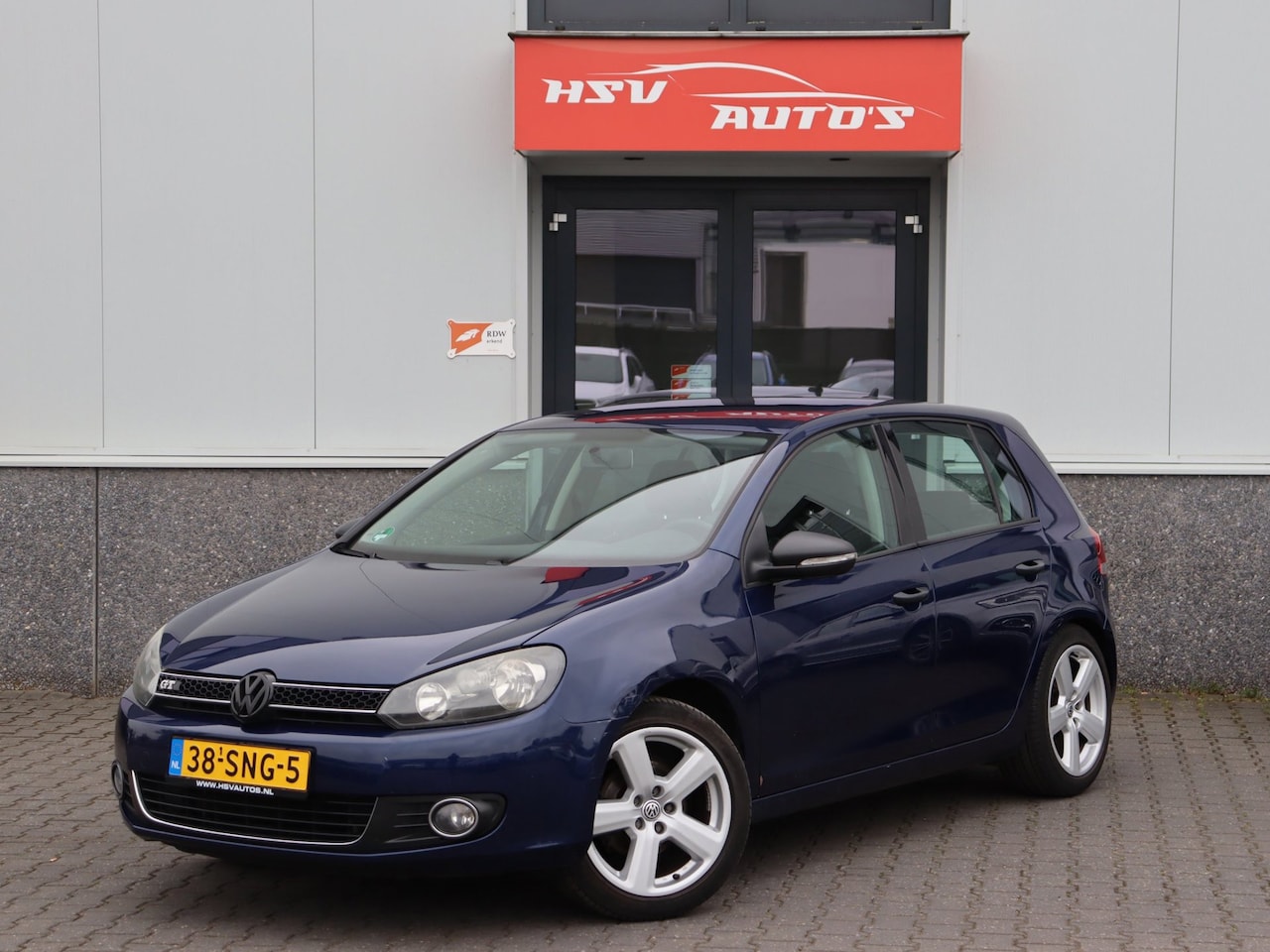 Volkswagen Golf - 1.6 TDI Trendline BlueMotion airco cruise LM - AutoWereld.nl