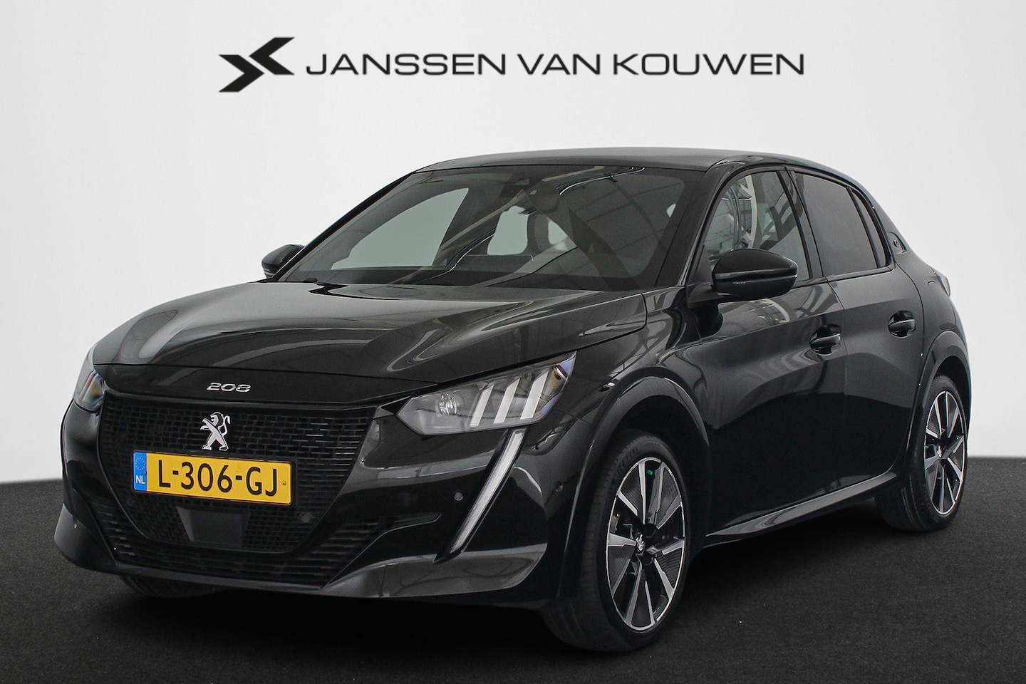 Peugeot e-208 - EV GT Pack 50 kWh Stoelverwarming Panoramadak Alcantara - AutoWereld.nl