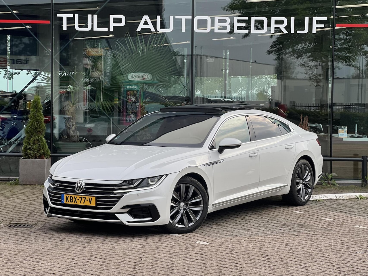 Volkswagen Arteon - 2.0 TSI R-Line Automaat Dak Keyless LED - AutoWereld.nl