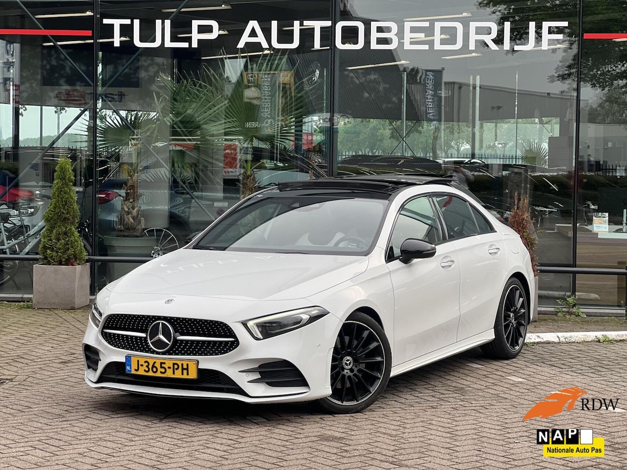 Mercedes-Benz A-klasse - 220 Premium Plus AMG Automaat NL auto NAP - AutoWereld.nl