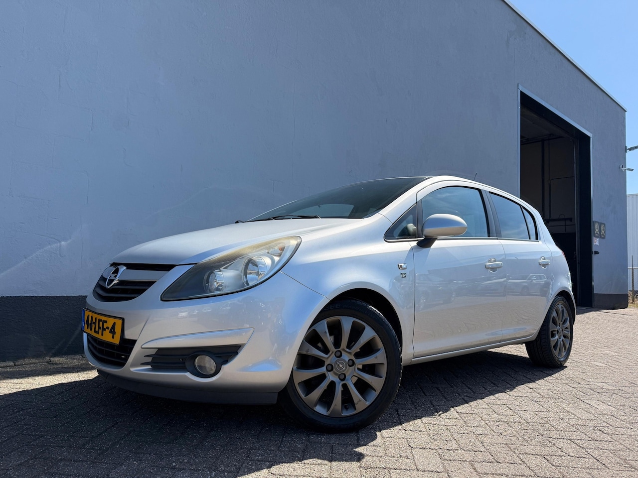 Opel Corsa - 1.4-16V '111' Edition 5-Deurs - Airco - LMV - AutoWereld.nl