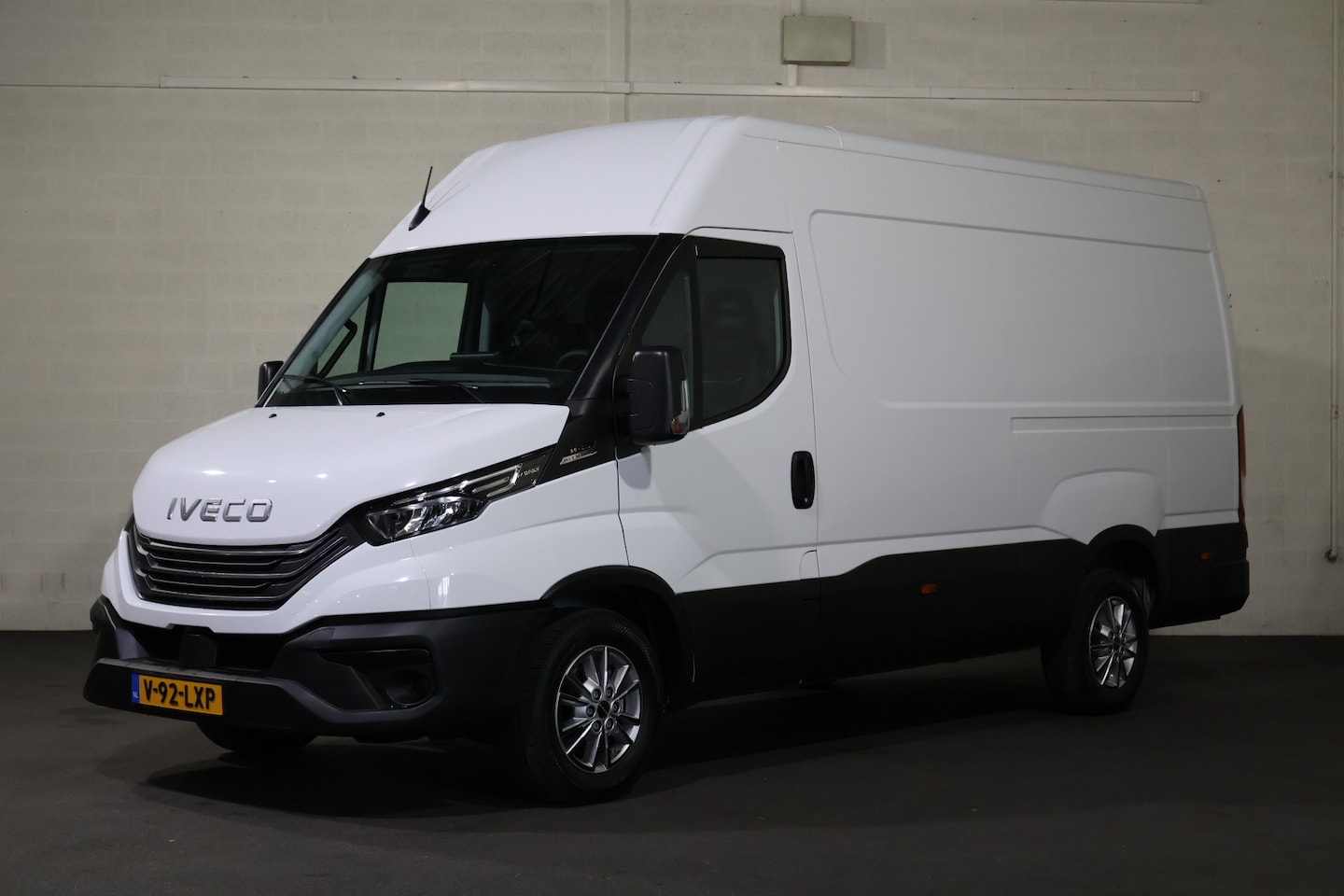 Iveco Daily - 35S21 3.0 210pk Hi-Matic Automaat Navigatie Camera - AutoWereld.nl