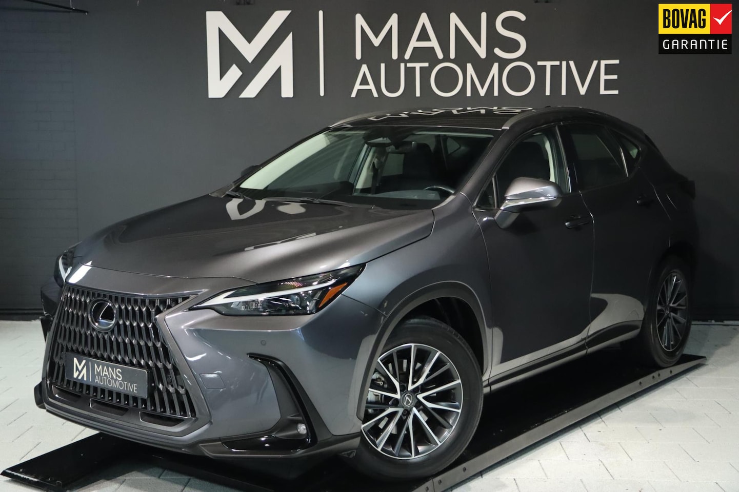 Lexus NX - 350h / KEYLESS / ACC / CAMERA / CARPLAY / ALCANTARA - AutoWereld.nl