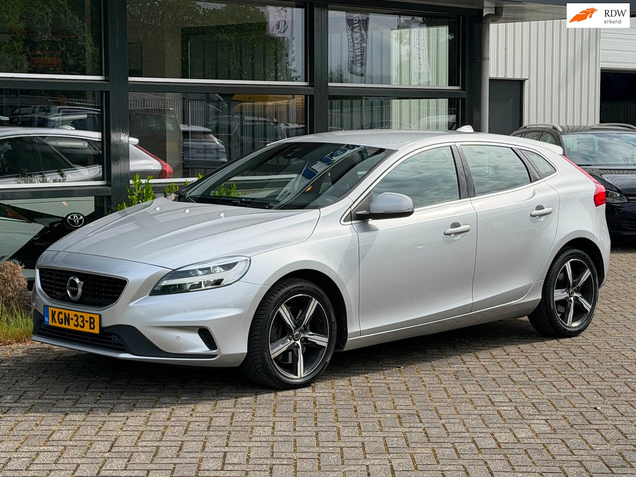 Volvo V40 - 1.5 T2 R-Design Automaat Trekhaak !! - AutoWereld.nl