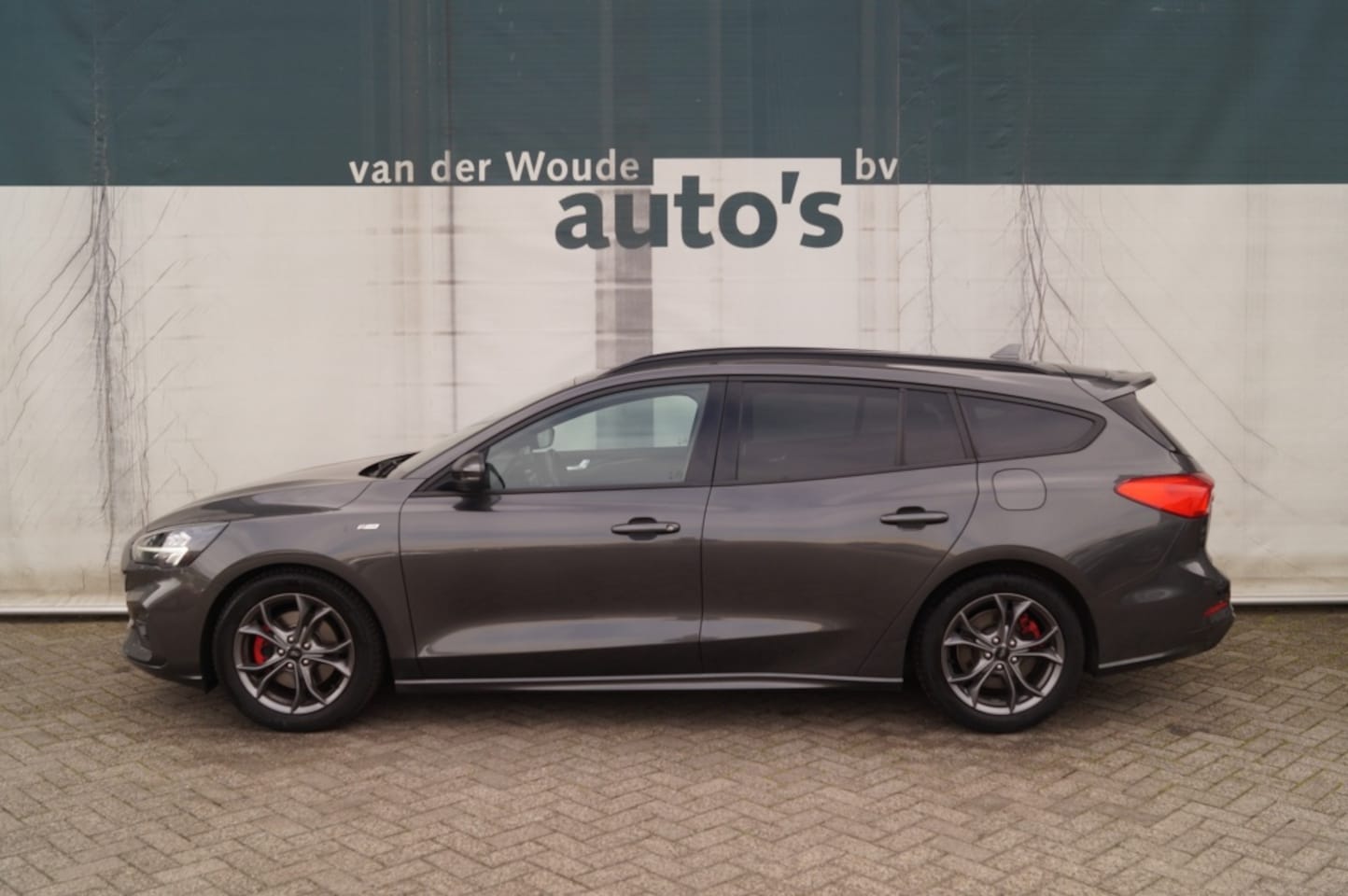 Ford Focus Wagon - 1.5 EcoB. ST L. XBns - AutoWereld.nl